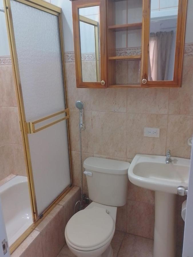 Comfortable 3-Bedroom Apartment, Close To The American Consulate Guayaquil Esterno foto